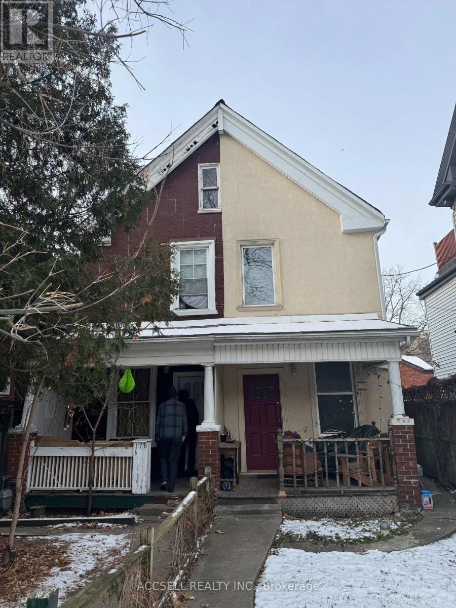 176 Brunswick Avenue, Toronto (university)
