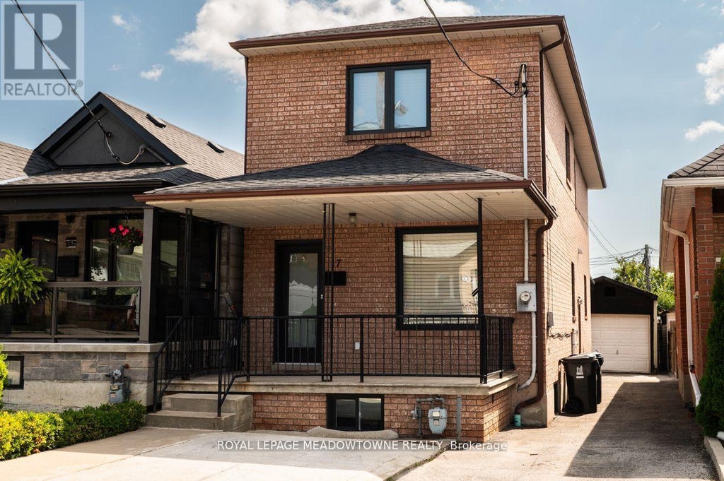 17 Kersdale Avenue, Toronto (keelesdale-Eglinton West)