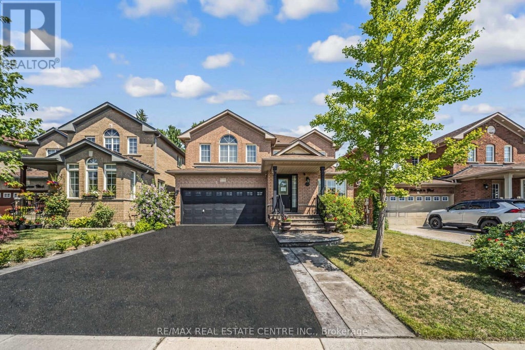 19 Hollowgrove Boulevard, Brampton (vales Of Castlemore)