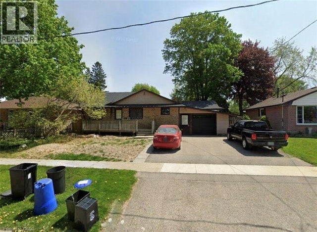 986 Heather Street, Woodstock