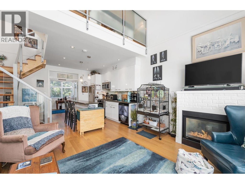 5 3993 Chatham Street, Richmond