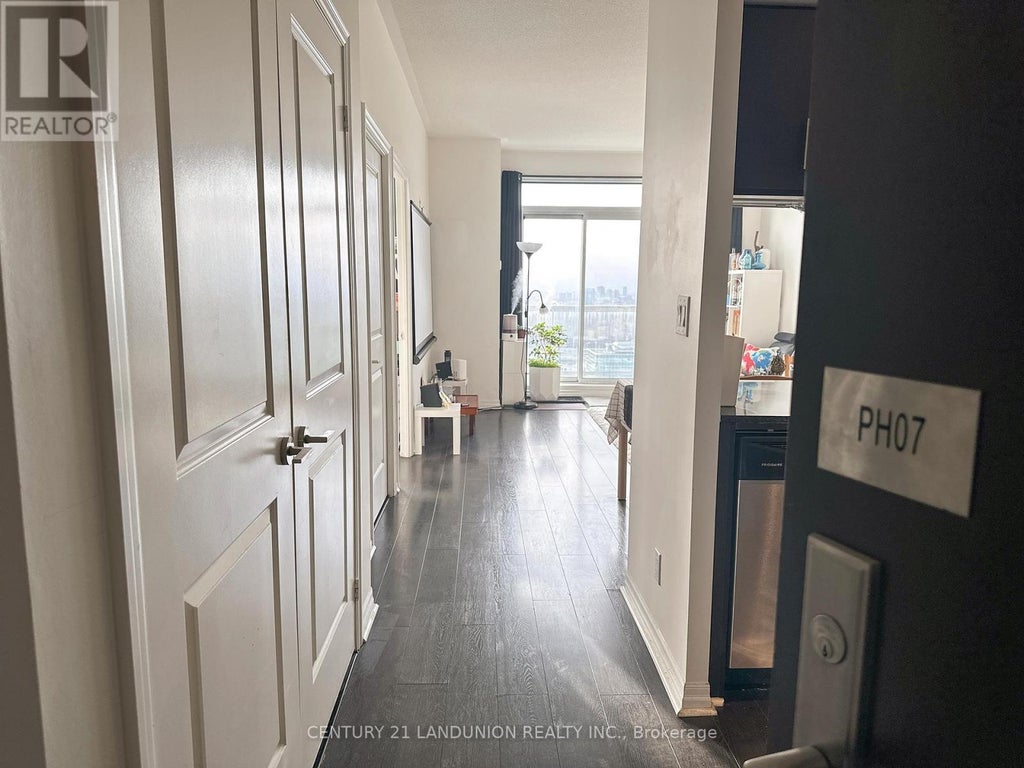 Ph 7 - 30 Heron's Hill Way, Toronto (henry Farm)