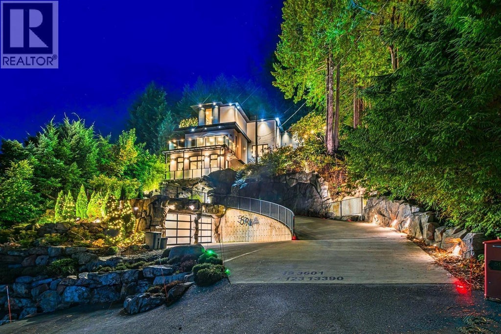 592 Craigmohr Drive, West Vancouver