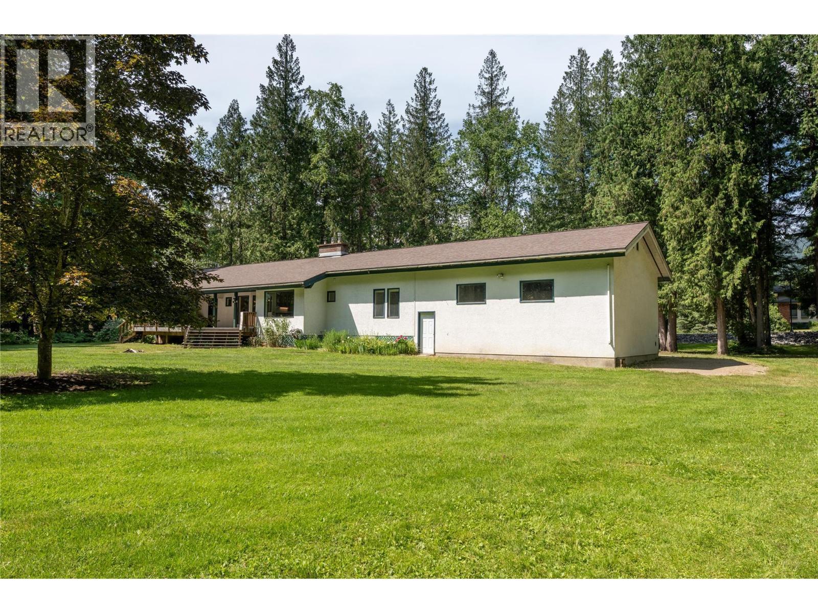 1557 Nichol Road. Revelstoke, British Columbia