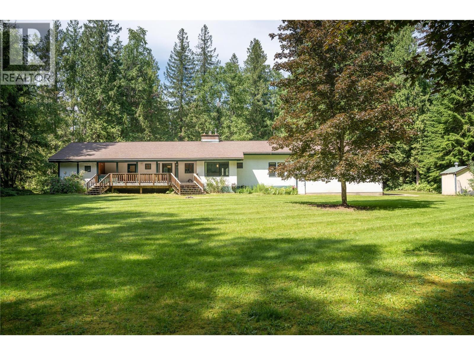 1557 Nichol Road. Revelstoke, British Columbia