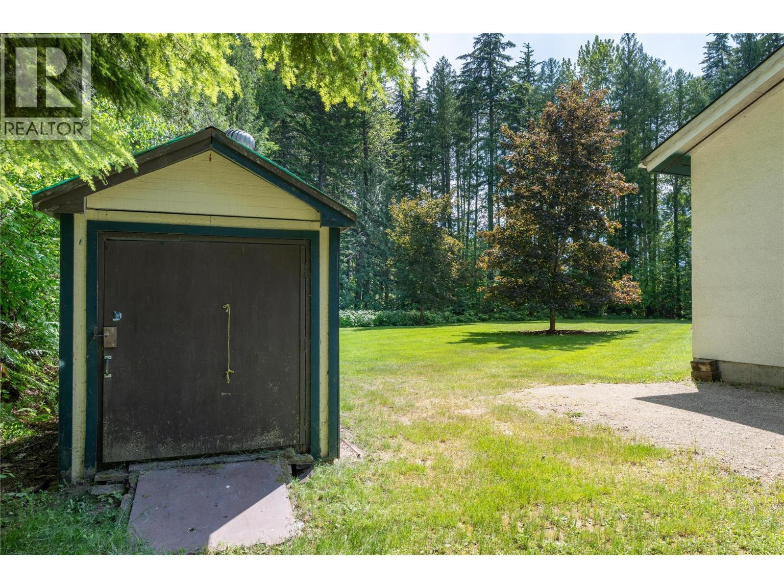 1557 Nichol Road. Revelstoke, British Columbia