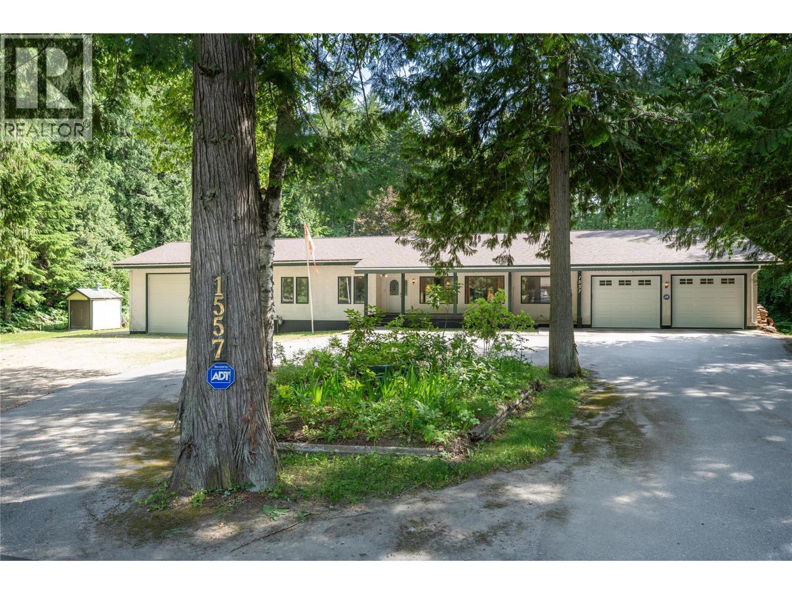 1557 Nichol Road. Revelstoke, British Columbia