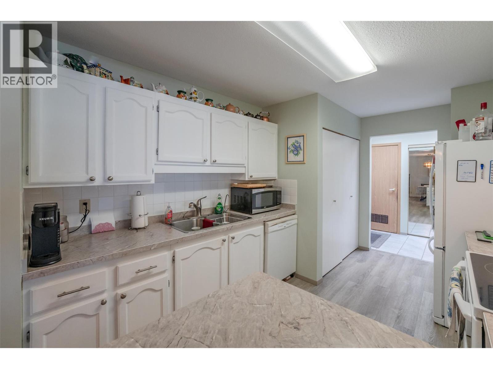 195 Warren Avenue W Unit# 406. Penticton, British Columbia