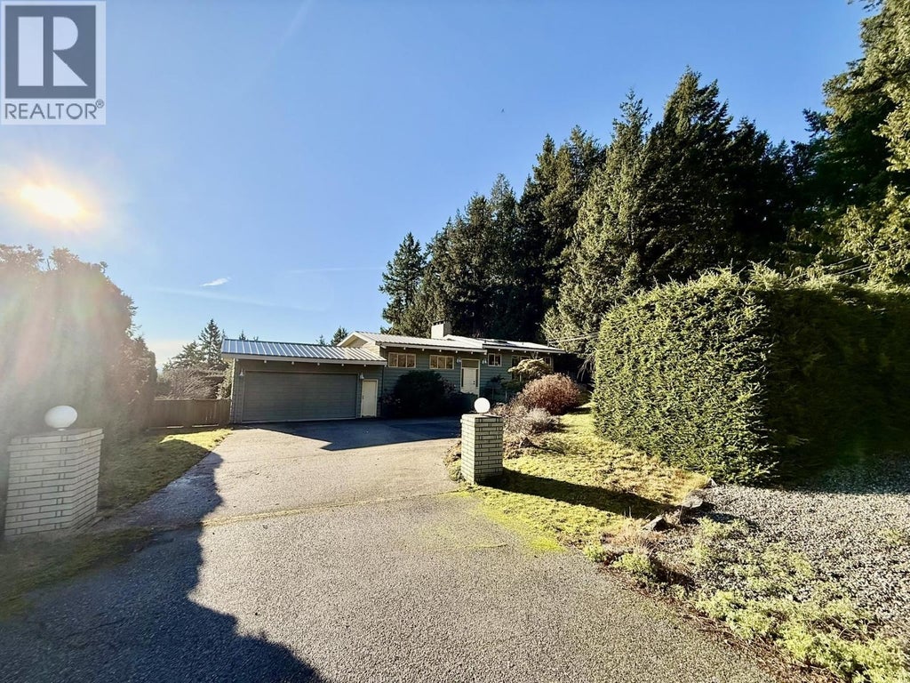7077 Dale Road, Sechelt