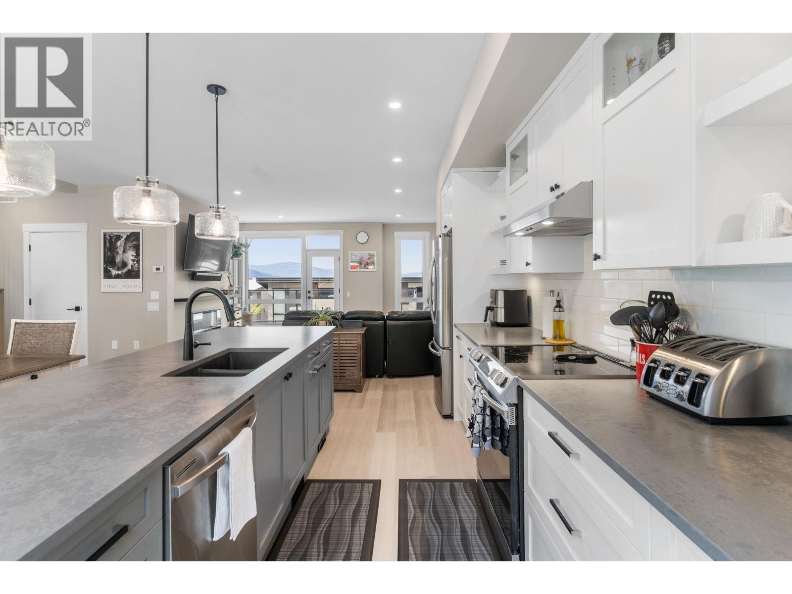 3220 Hilltown Drive Unit# 7. Kelowna, British Columbia