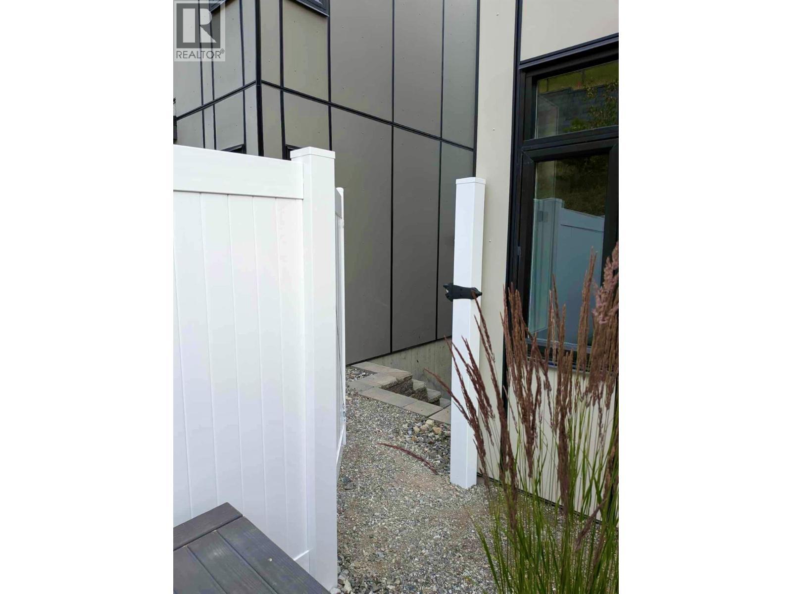 3220 Hilltown Drive Unit# 7. Kelowna, British Columbia