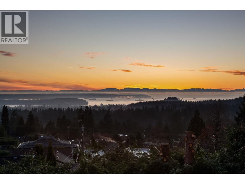 637 Alpine Court, North Vancouver