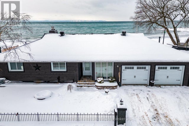 8 Tiny Beaches Road S, Tiny