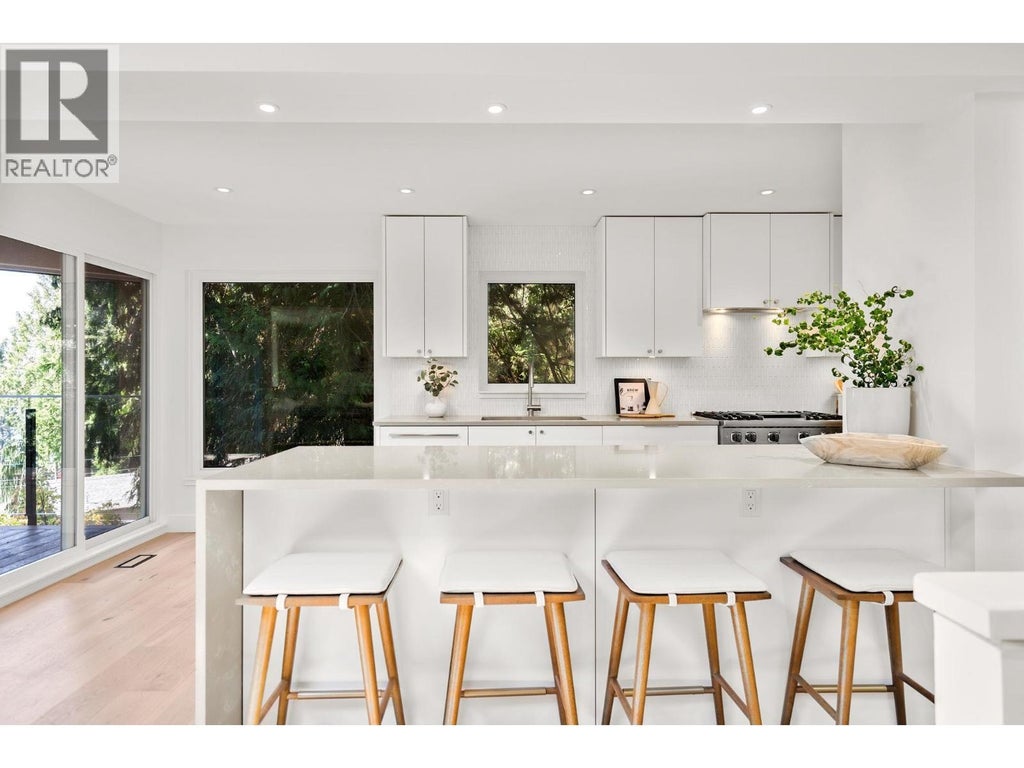 5061 Bear Lane, West Vancouver