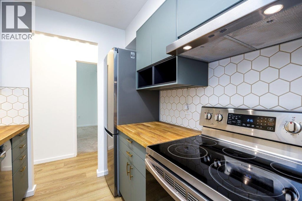 304 2008 Fullerton Avenue, North Vancouver