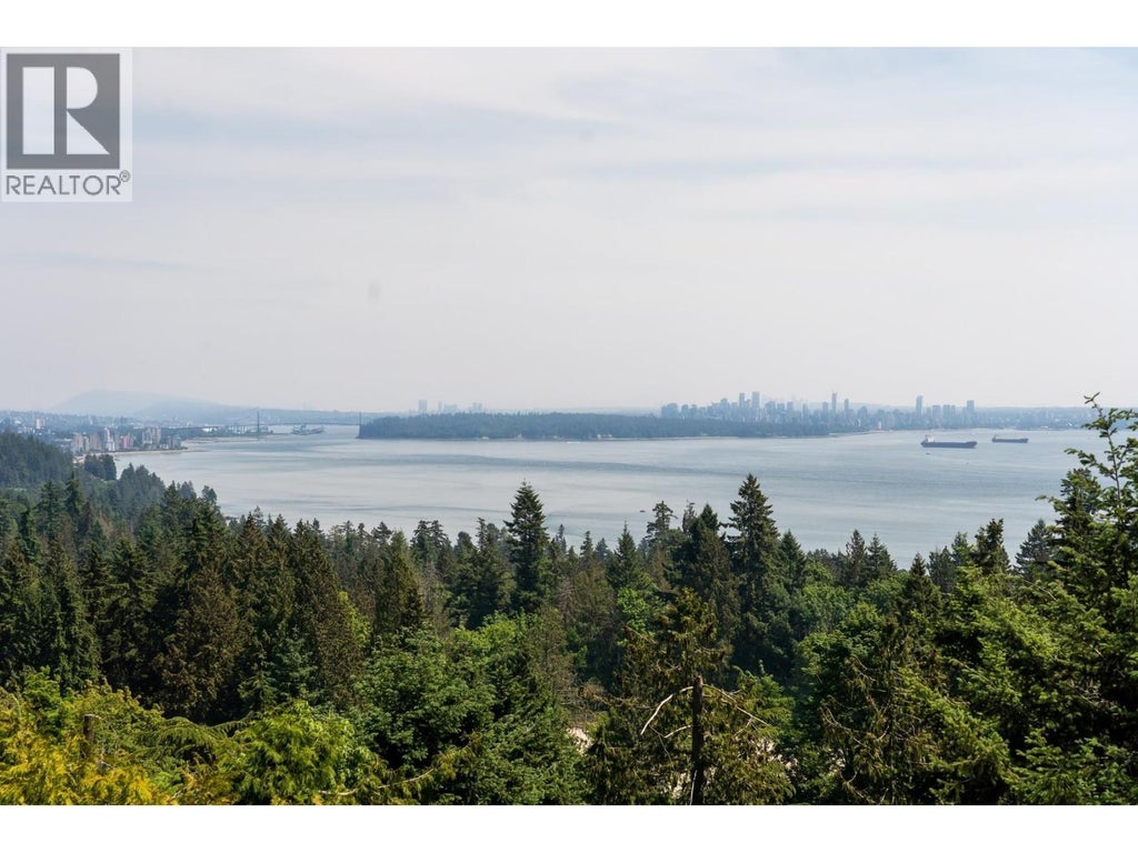 4882 Vista Place, West Vancouver