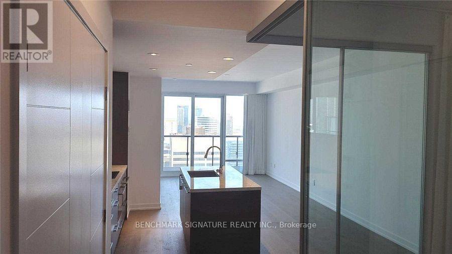 2805 - 488 University Avenue, Toronto (university)