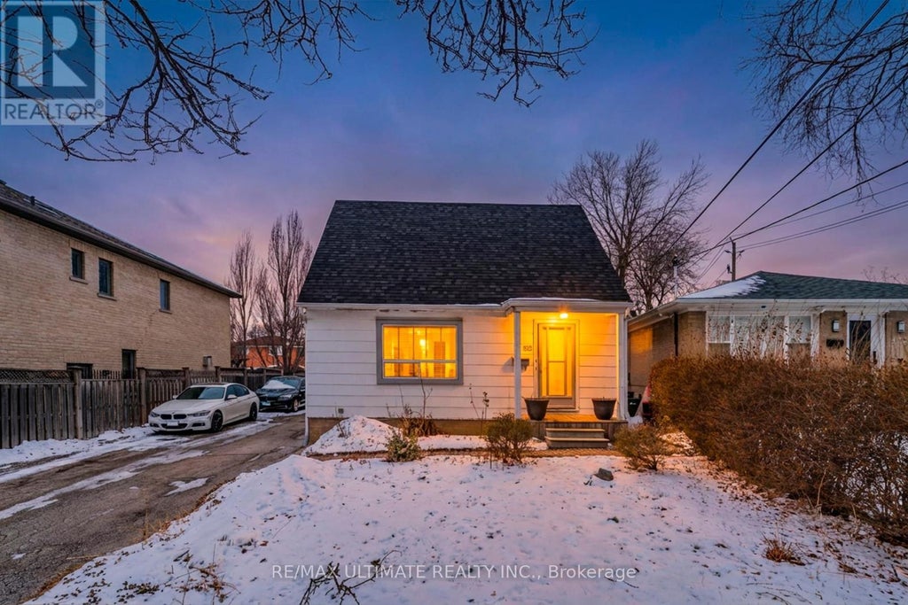 102 Aura Lea Boulevard, Toronto (humberlea-Pelmo Park)