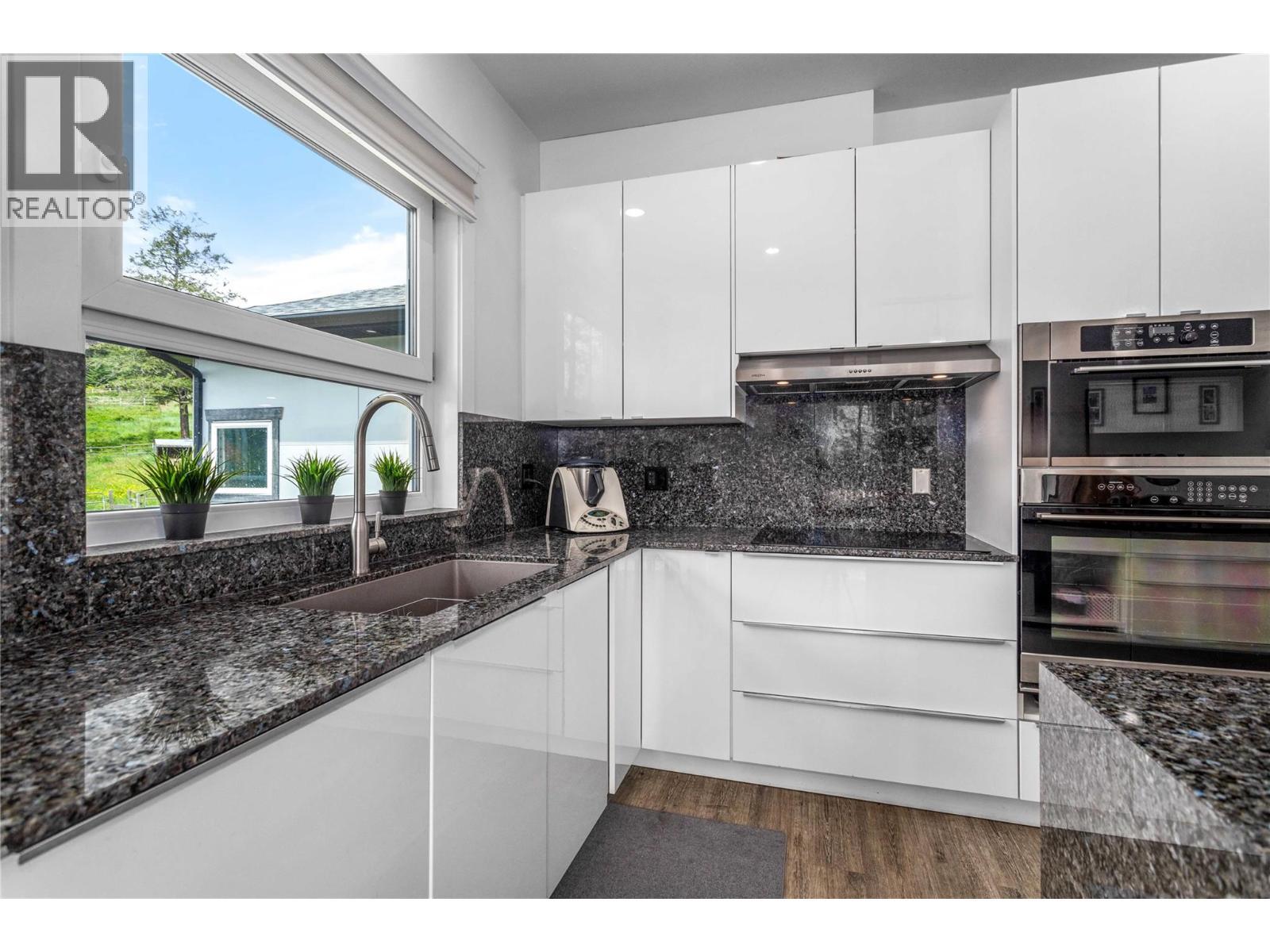 5308 Law Street. Peachland, British Columbia