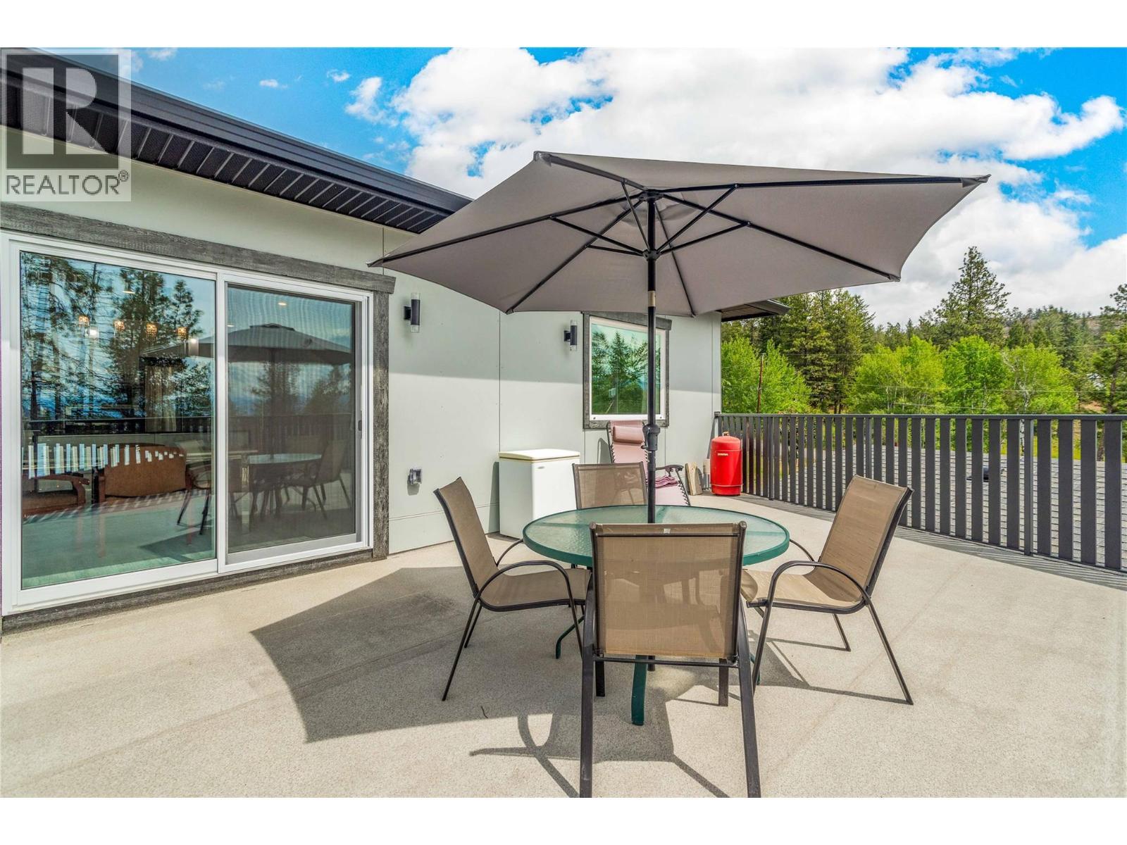 5308 Law Street. Peachland, British Columbia