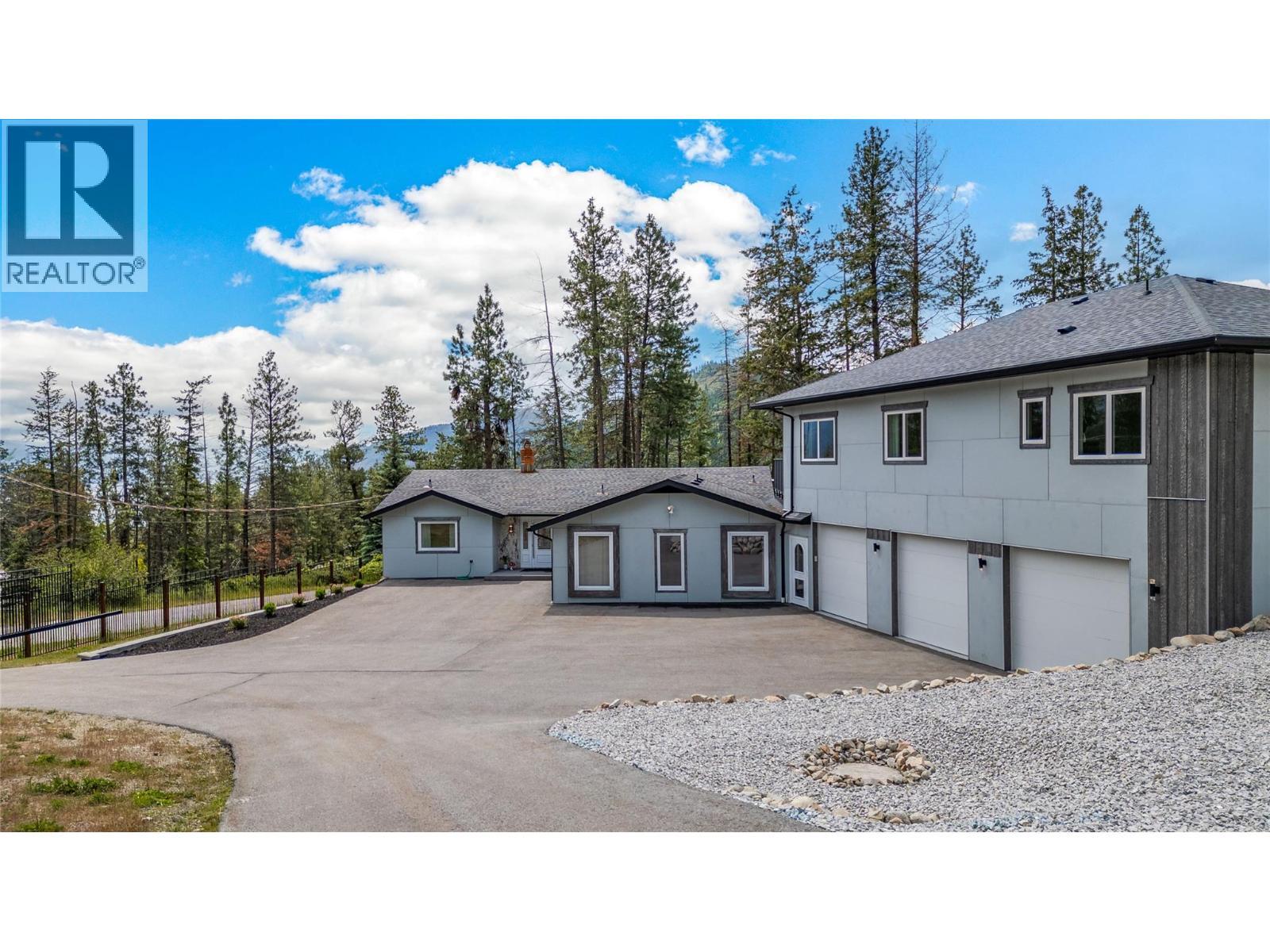 5308 Law Street. Peachland, British Columbia