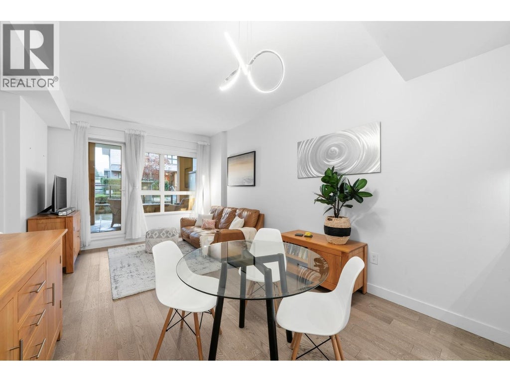 201 3220 Connaught Crescent, North Vancouver