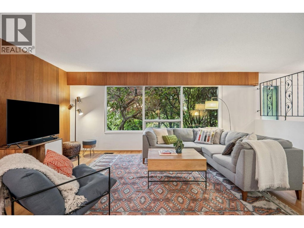 2174 Hoskins Road, North Vancouver