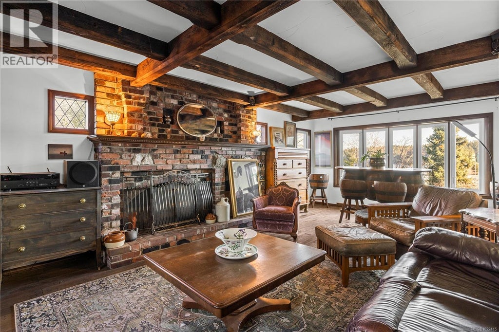 618 Beach Drive, Nanaimo