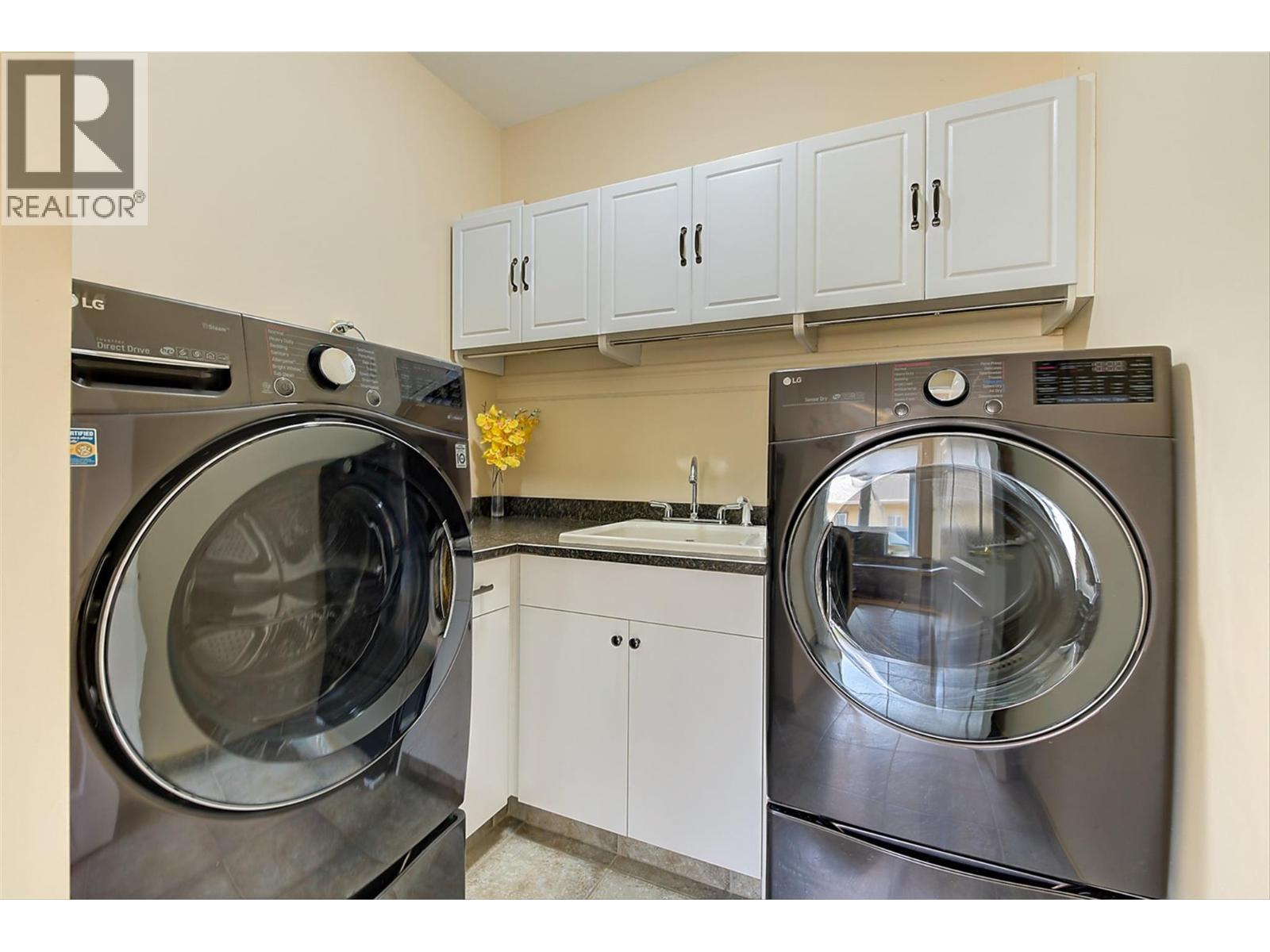 174 Jewell Place. Summerland, British Columbia