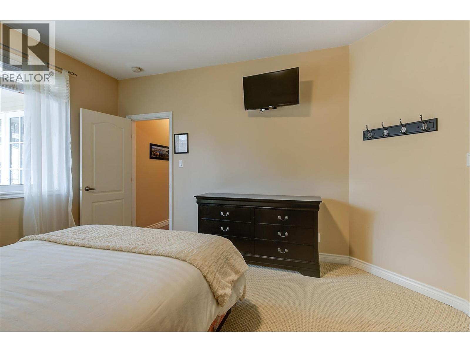 174 Jewell Place. Summerland, British Columbia