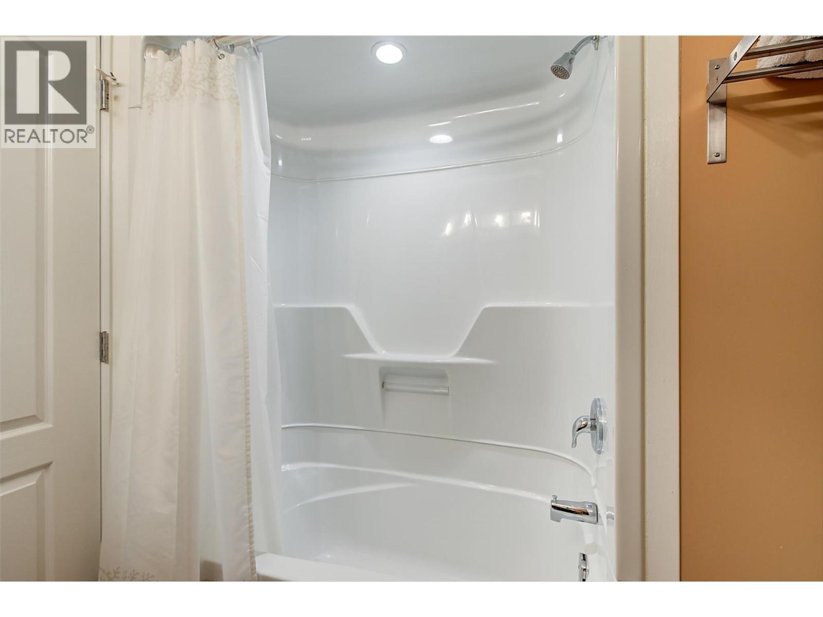 174 Jewell Place. Summerland, British Columbia