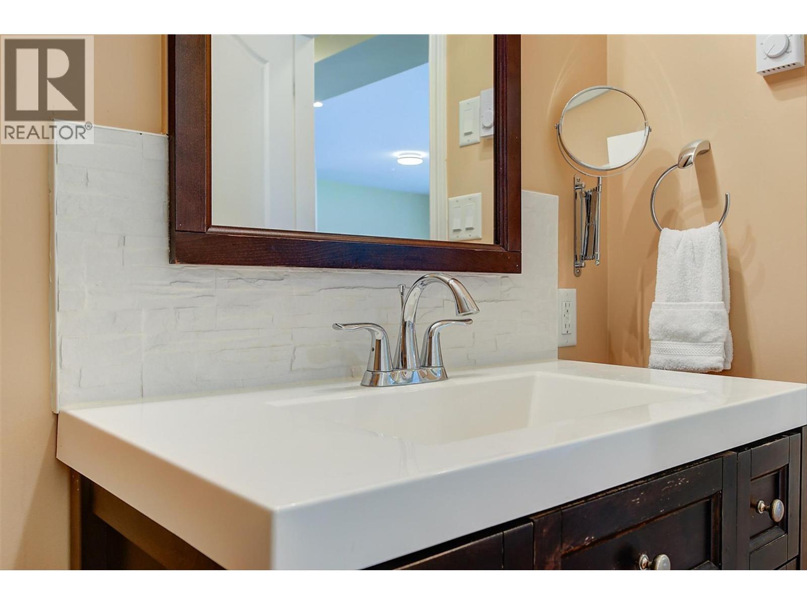 174 Jewell Place. Summerland, British Columbia