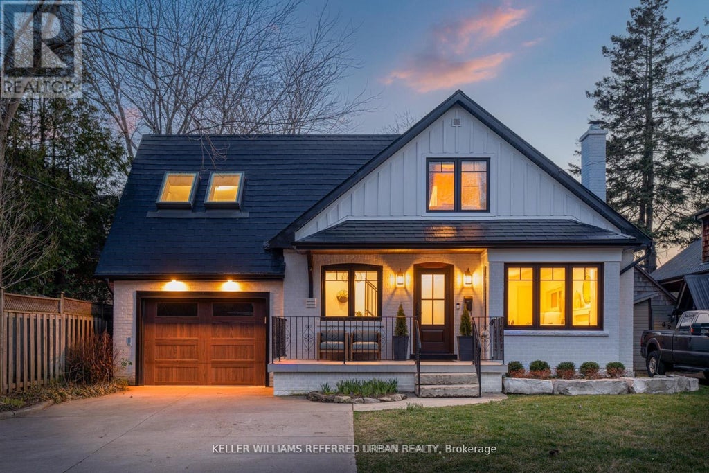 12 Wesley Avenue, Mississauga (port Credit)