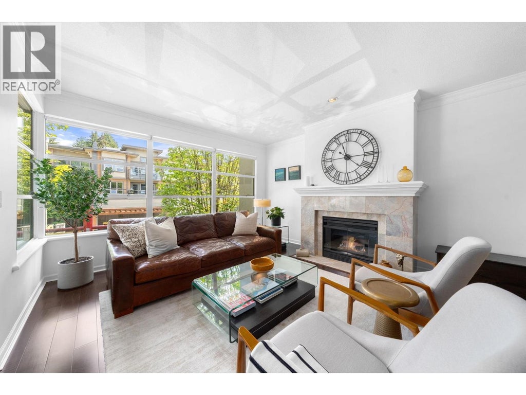 204 3151 Woodbine Drive, North Vancouver