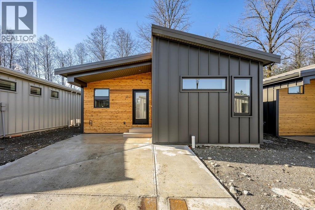 42 3025 Royston Road, Cumberland