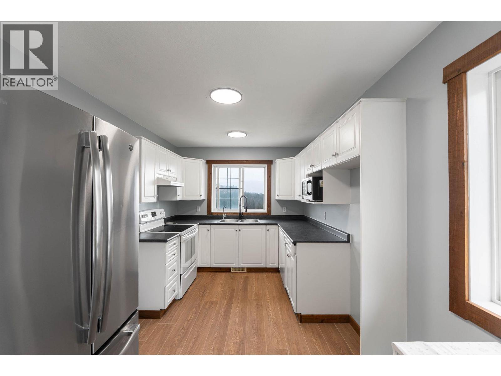 3052 Ensign Way. West Kelowna, British Columbia