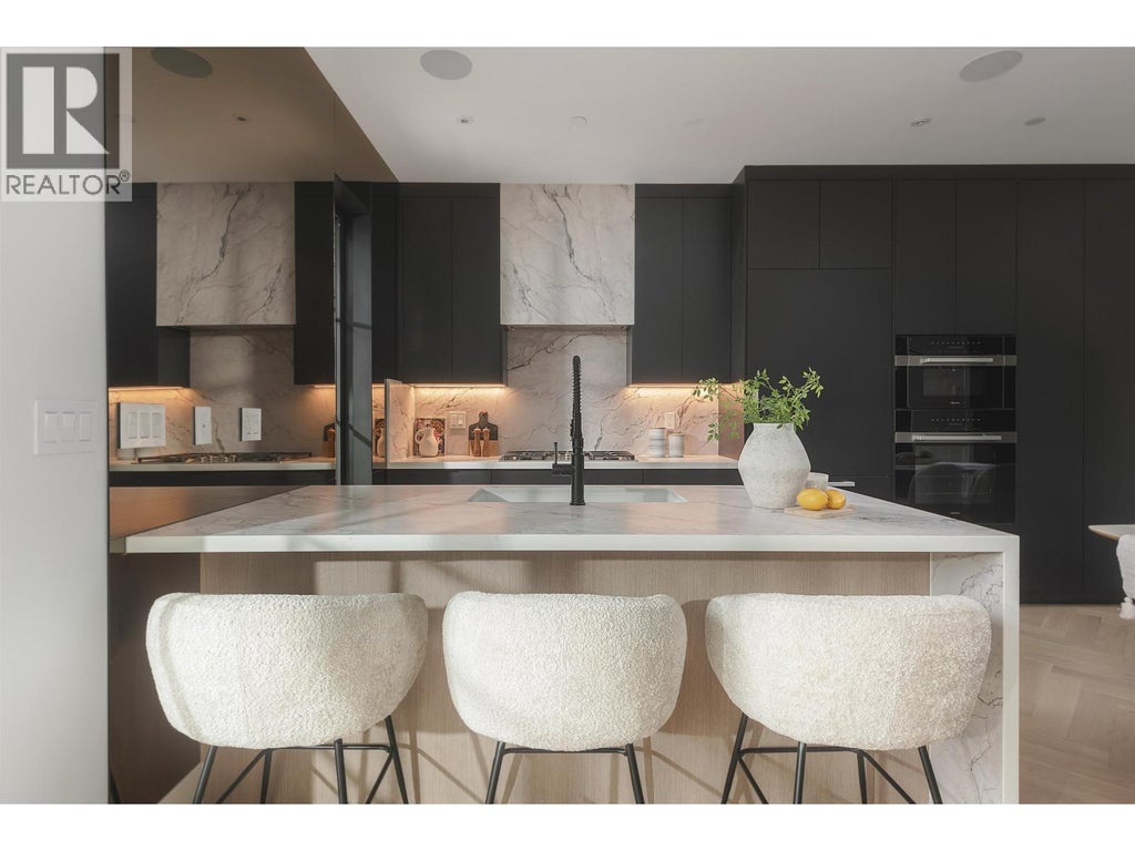 2 240 E 37th Avenue, Vancouver