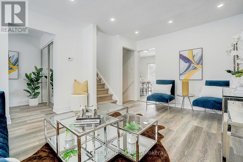 224 Hollyberry Trail, Toronto (hillcrest Village)