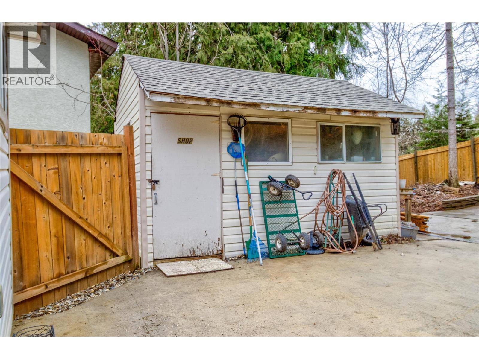 2876 Juniper Crescent. Blind Bay, British Columbia