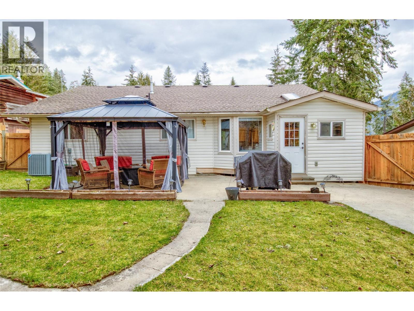 2876 Juniper Crescent. Blind Bay, British Columbia