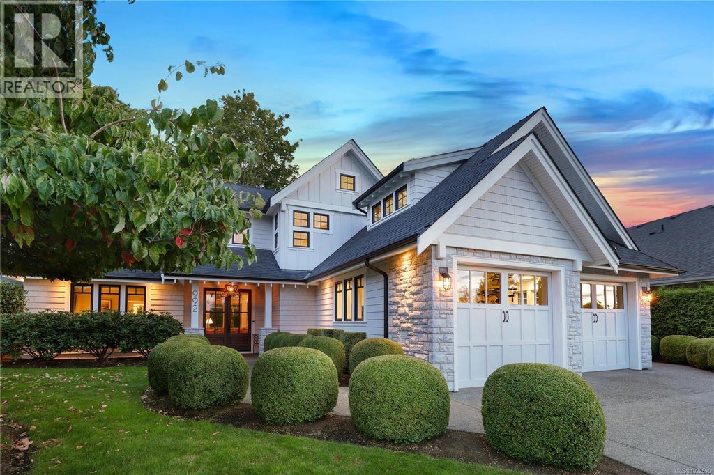 992 Bluffs Drive, Qualicum Beach