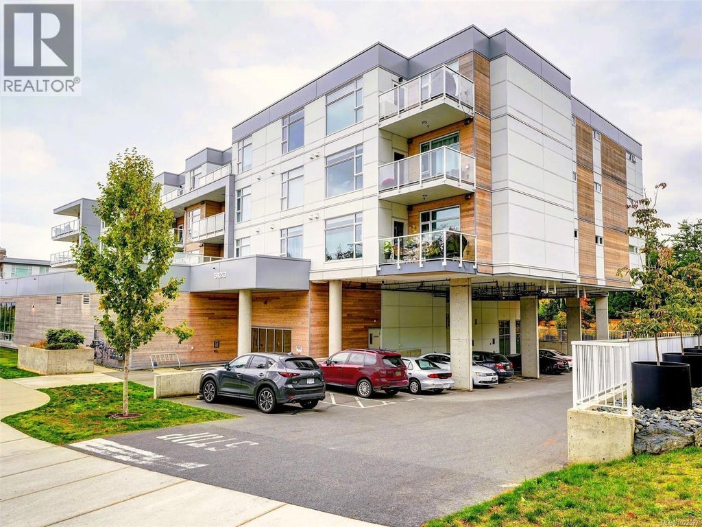 302 5120 Cordova Bay Road, Saanich