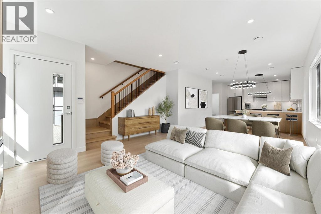 842 Street Denis Avenue, North Vancouver