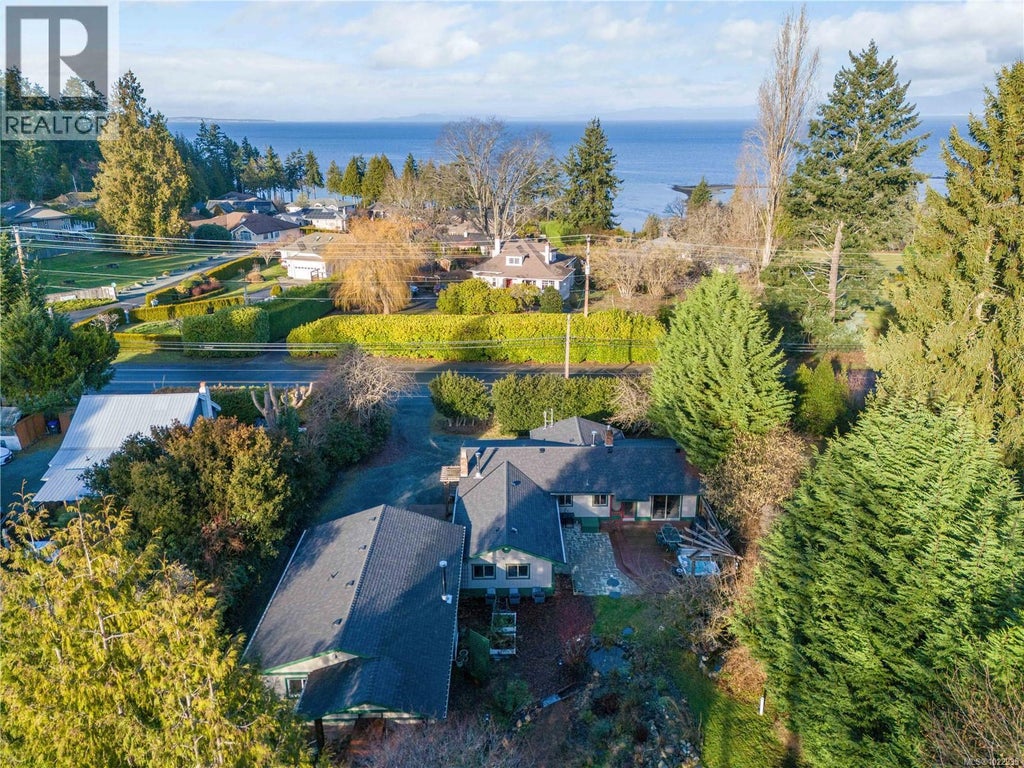3872 Island Highway W, Qualicum Beach
