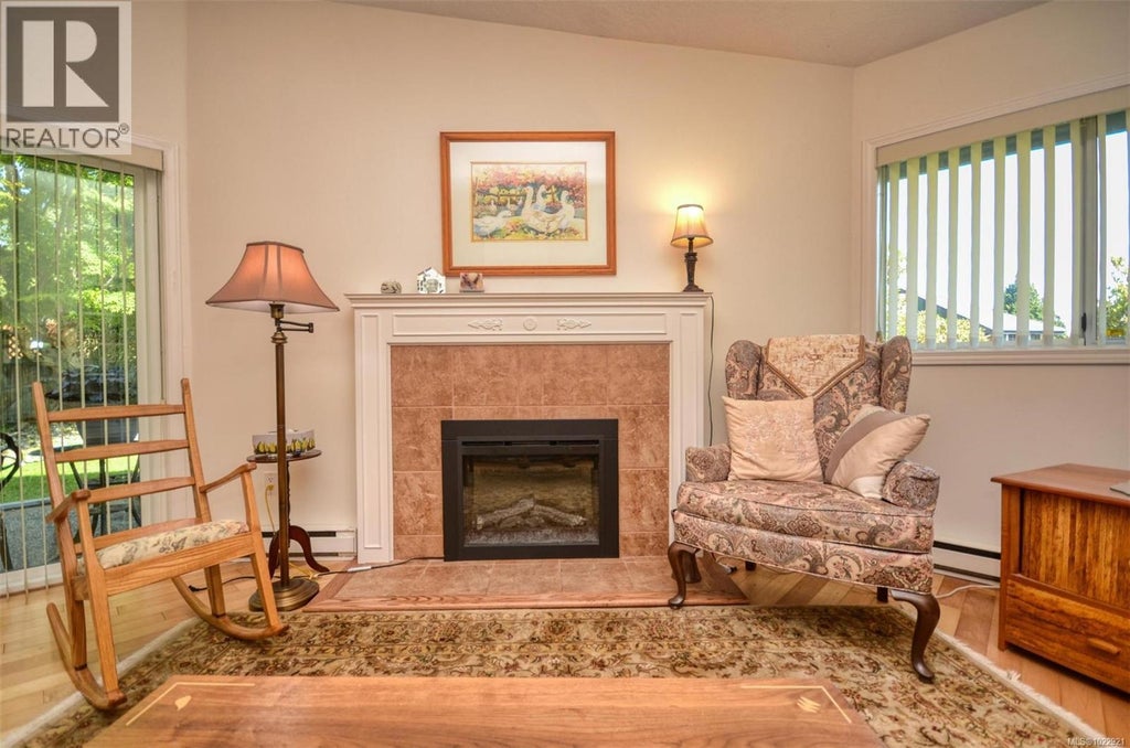 7 5156 Cordova Bay Road, Saanich