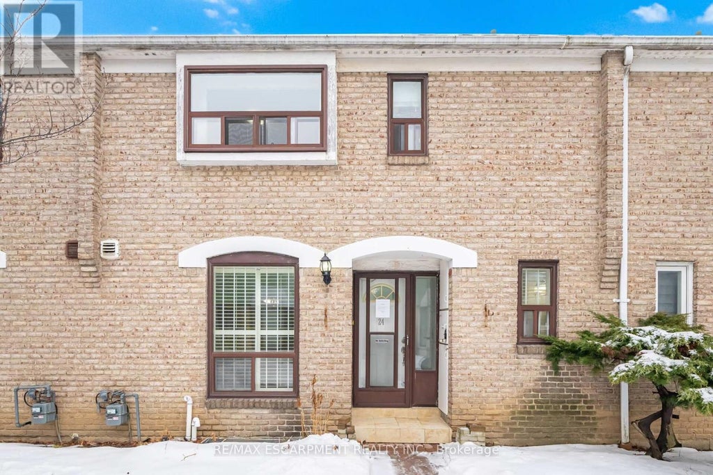 24 - 25 Gosford Boulevard, Toronto (black Creek)