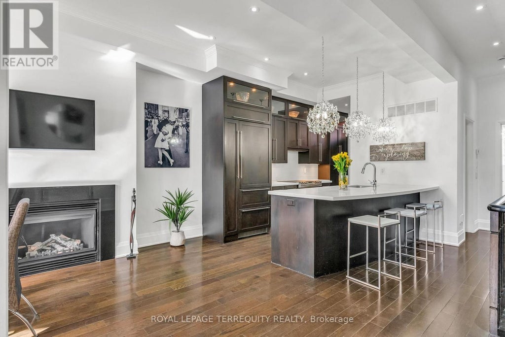 285 Lisgar Street, Toronto (little Portugal)