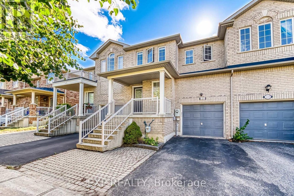 121 Hillwood Street, Markham (berczy)