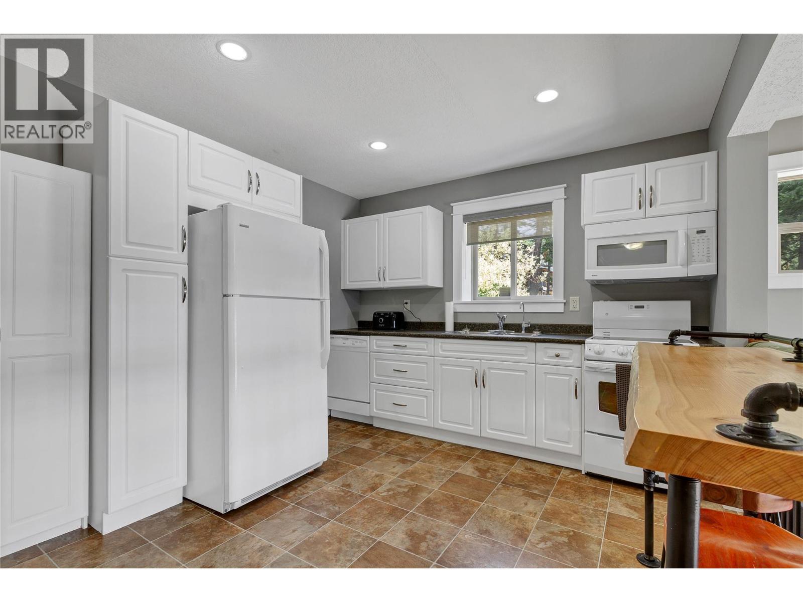 6032 Lynx Drive. Vernon, British Columbia