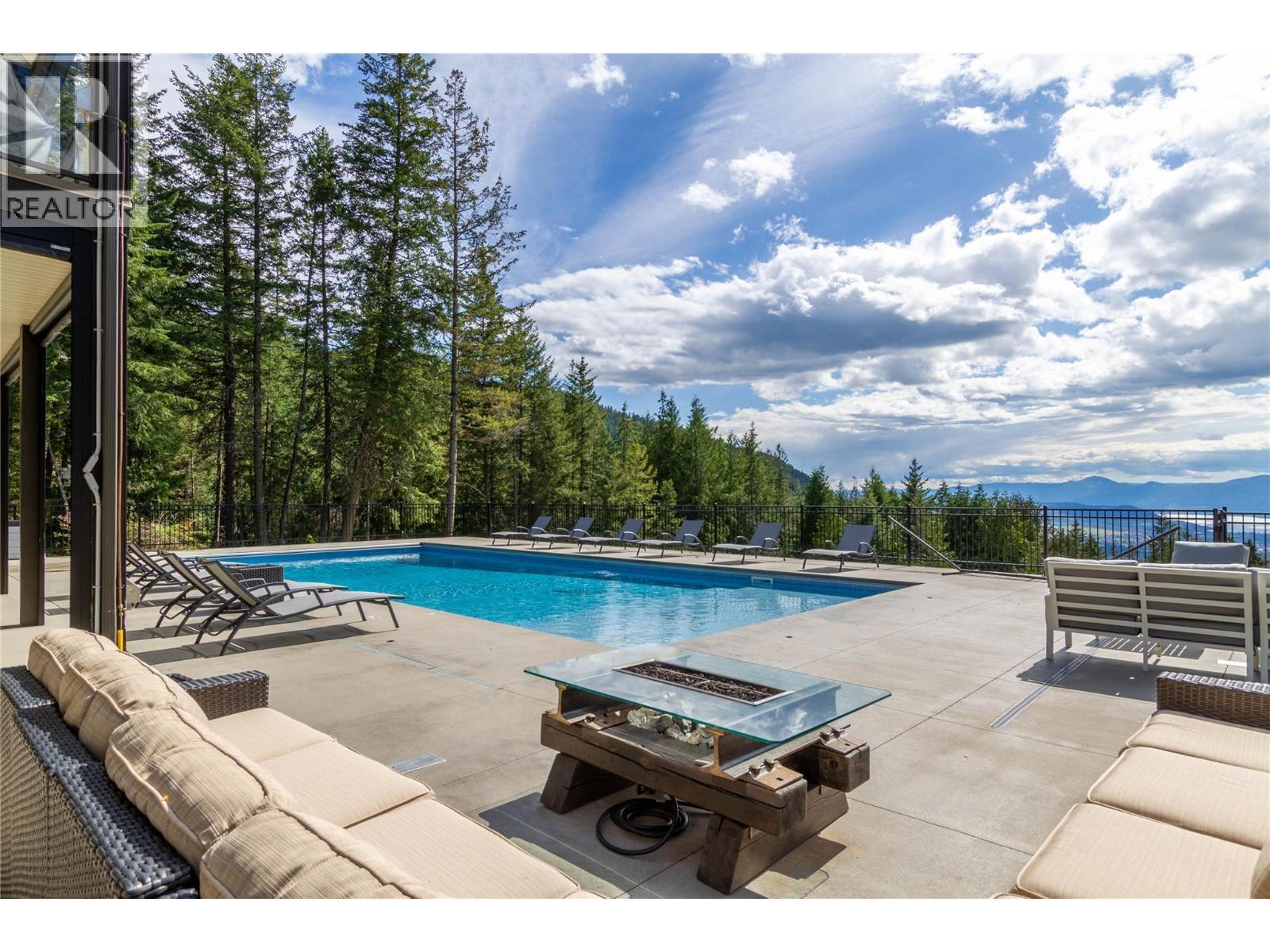 6032 Lynx Drive. Vernon, British Columbia